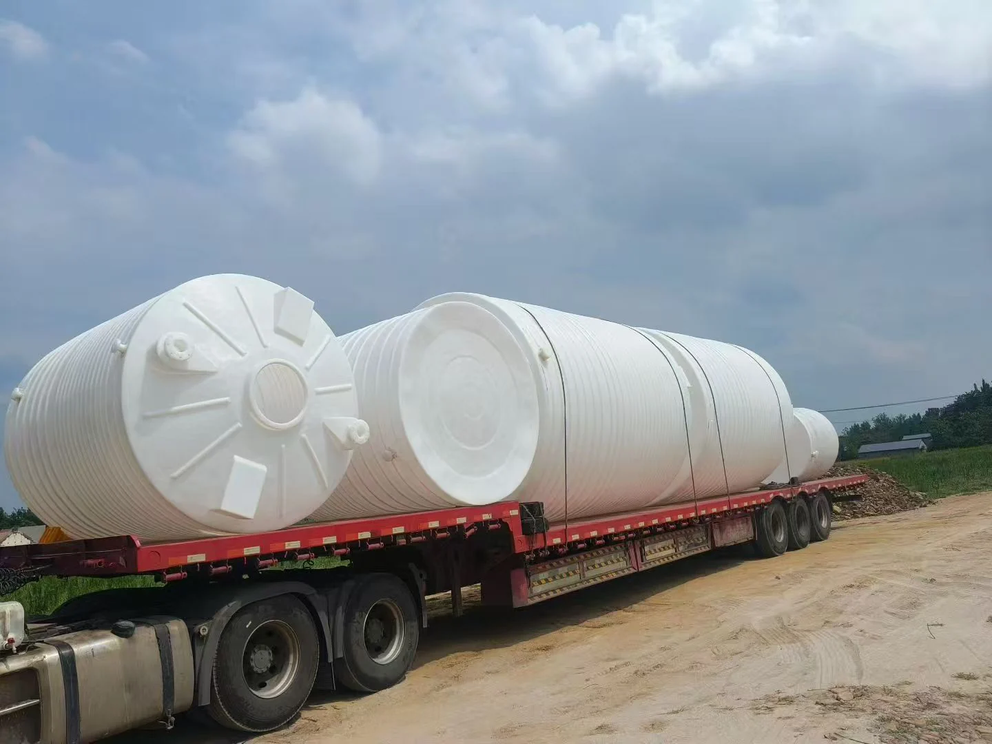 PE water storage tanks on a trailer